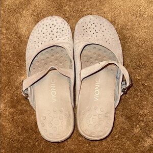 Vionic Women's Cream Sandals